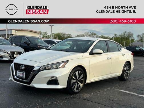 White 2022 Nissan Altima 2.5 SV