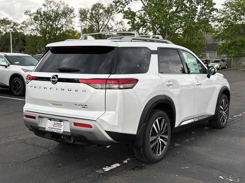 2025 Nissan Pathfinder Platinum