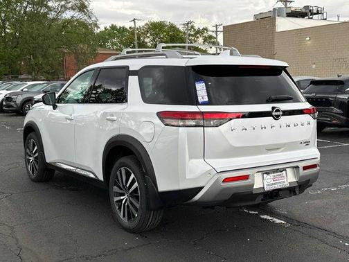 2025 Nissan Pathfinder Platinum