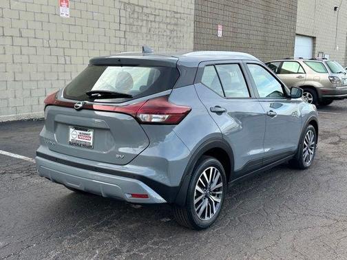 Boulder Gray Metallic 2024 Nissan Kicks SV