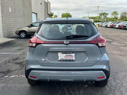 Boulder Gray Metallic 2024 Nissan Kicks SV