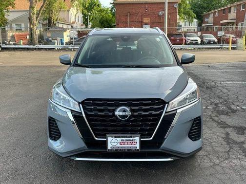 Boulder Gray Metallic 2024 Nissan Kicks SV