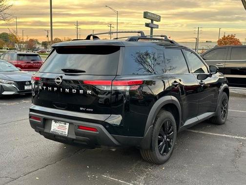 2022 Nissan Pathfinder SV