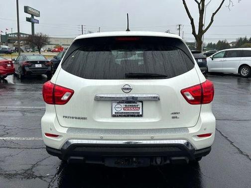 White 2018 Nissan Pathfinder SL