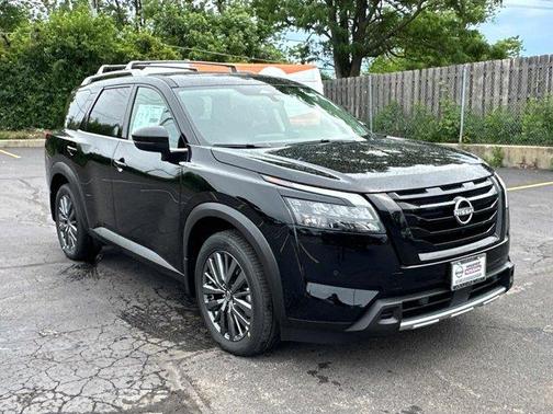 2025 Nissan Pathfinder SL