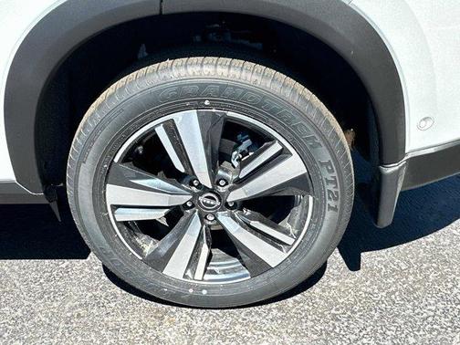 2025 Nissan Rogue SL