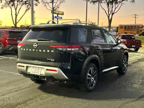 2025 Nissan Pathfinder Platinum
