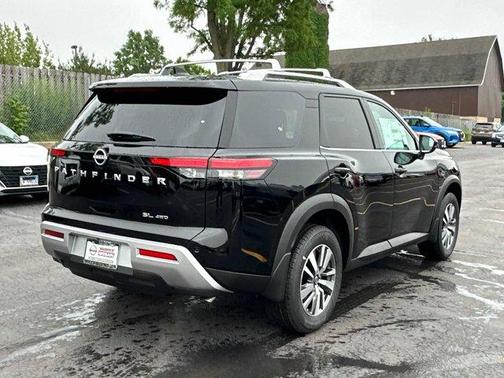 2025 Nissan Pathfinder SL
