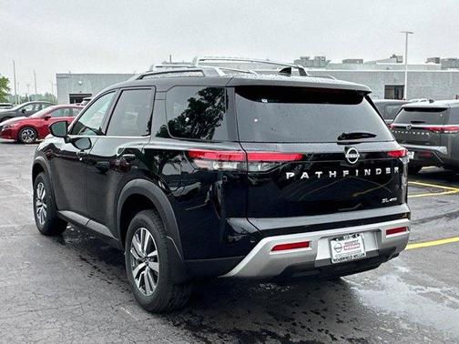 2025 Nissan Pathfinder SL
