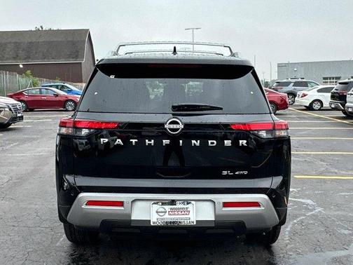 2025 Nissan Pathfinder SL
