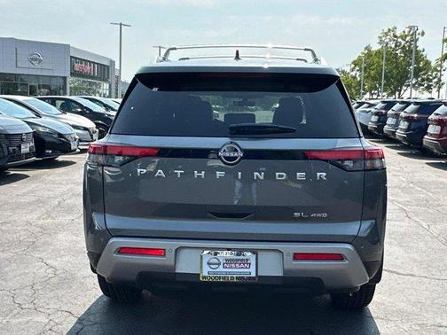 2025 Nissan Pathfinder SL