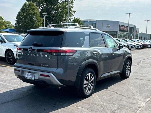 2025 Nissan Pathfinder SL
