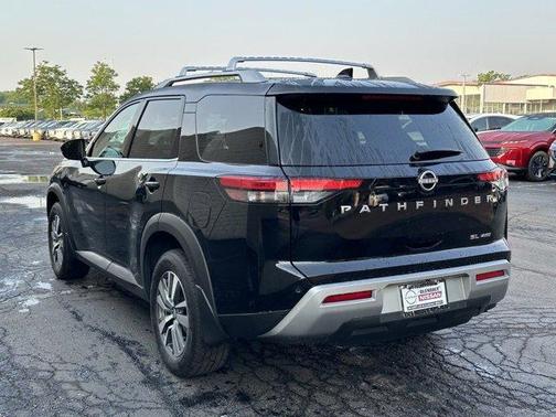2024 Nissan Pathfinder SL