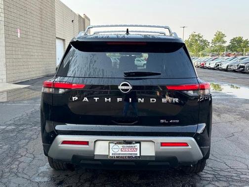 2024 Nissan Pathfinder SL