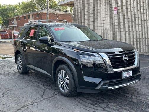 2024 Nissan Pathfinder SL