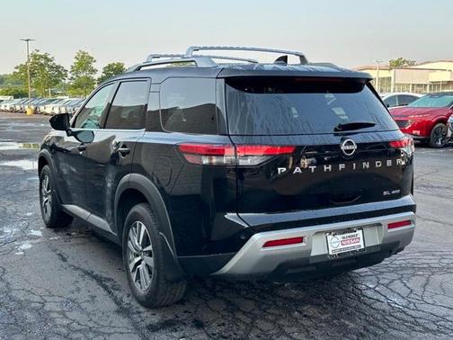 2024 Nissan Pathfinder SL