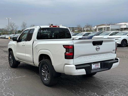 2025 Nissan Frontier SV