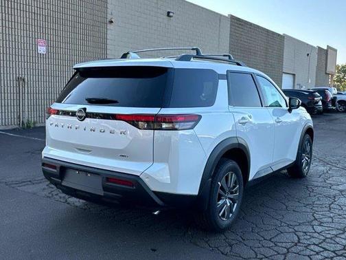 2025 Nissan Pathfinder SV