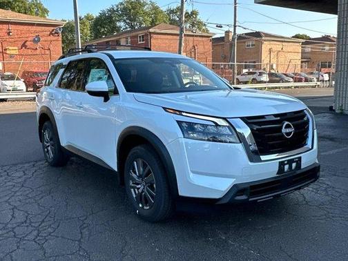 2025 Nissan Pathfinder SV