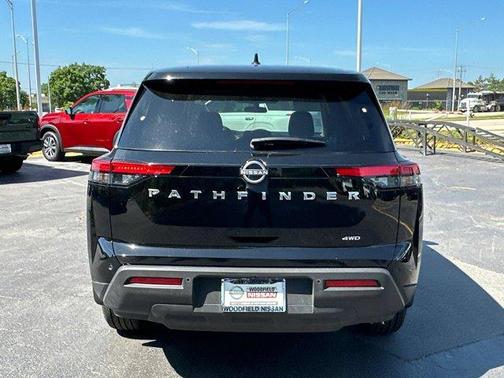 2025 Nissan Pathfinder S