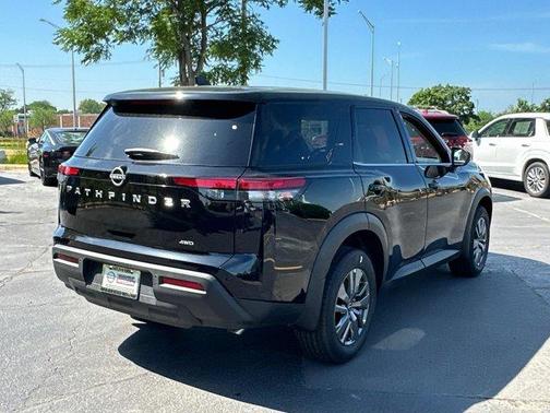 2025 Nissan Pathfinder S