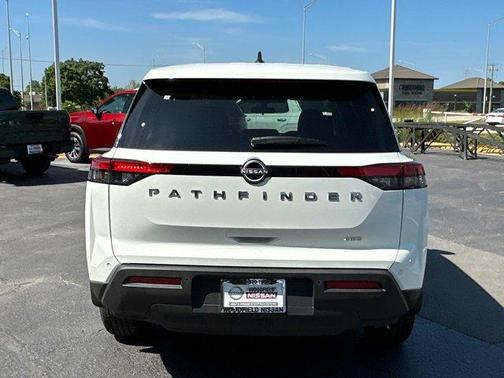 2025 Nissan Pathfinder S