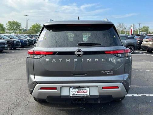 2025 Nissan Pathfinder Platinum