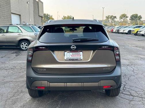 2025 Nissan Kicks SV