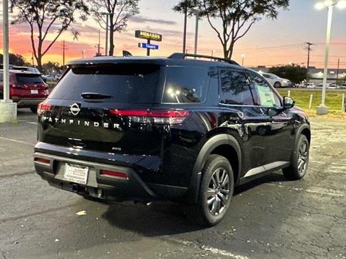 2025 Nissan Pathfinder SV