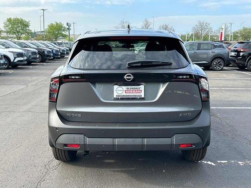 2025 Nissan Kicks SV