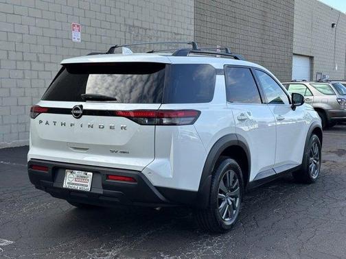 2022 Nissan Pathfinder SV