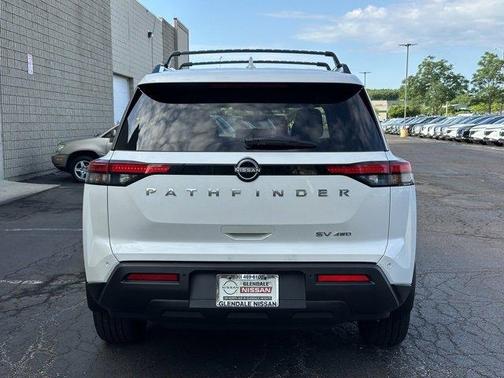 2022 Nissan Pathfinder SV