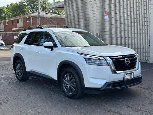 2022 Nissan Pathfinder SV