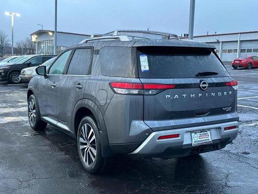 2025 Nissan Pathfinder Platinum