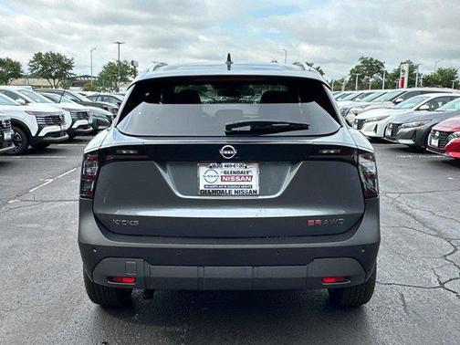 2025 Nissan Kicks SR