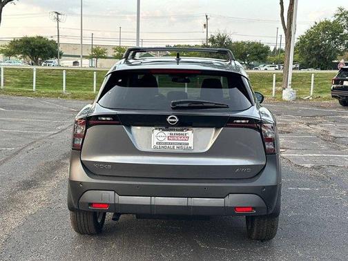 Gun Metallic 2027 Nissan Kicks SR