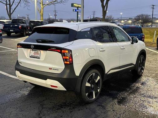 2025 Nissan Kicks SR