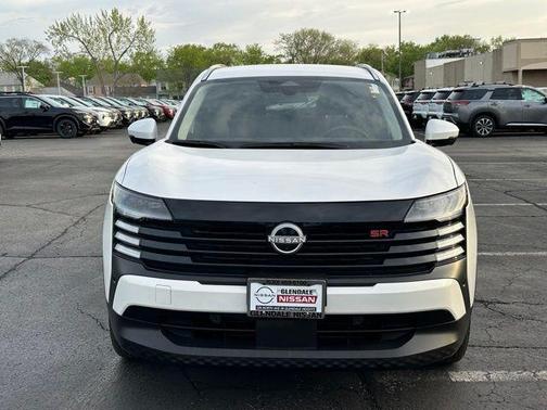 Aspen White Tri 2025 Nissan Kicks SR