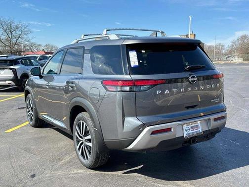 2025 Nissan Pathfinder Platinum