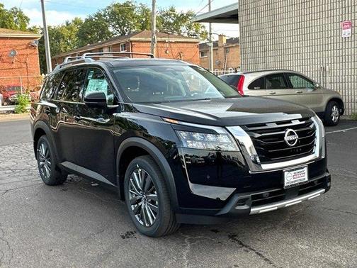 2025 Nissan Pathfinder SL