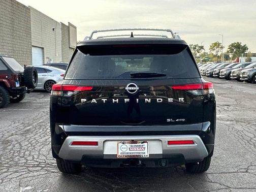 2025 Nissan Pathfinder SL