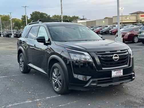2023 Nissan Pathfinder SV