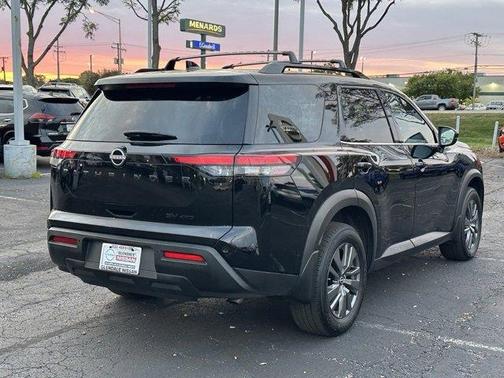 2023 Nissan Pathfinder SV