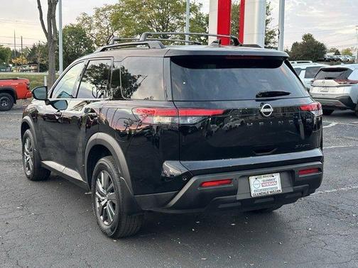 2023 Nissan Pathfinder SV