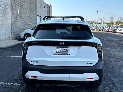 Fresh Powder 2026 Nissan Kicks SV