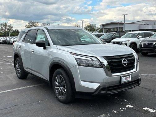 2025 Nissan Pathfinder S