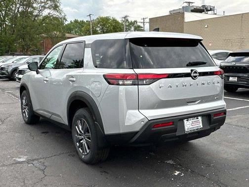 2025 Nissan Pathfinder S