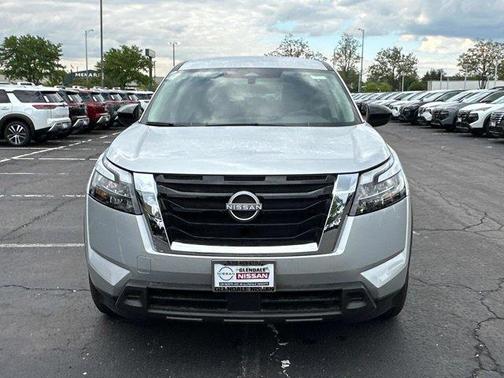 2025 Nissan Pathfinder S