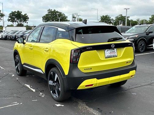 2025 Nissan Kicks SR
