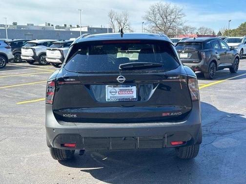 2025 Nissan Kicks SR
